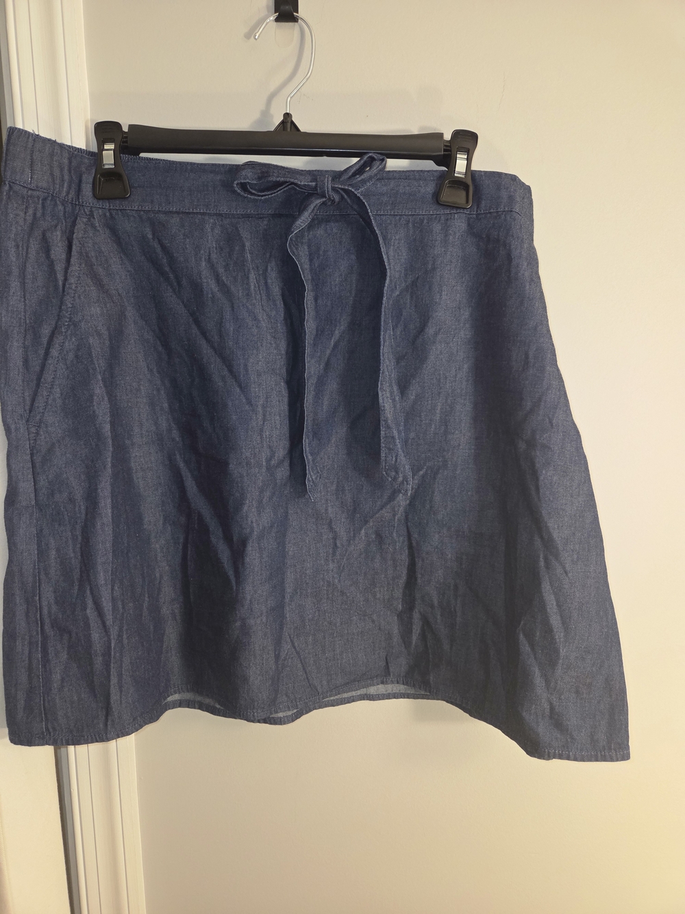 Draper James Blue Chambray Tie Waist Pull-On Mini Skirt with Pockets -Large